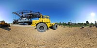 Traktor K700A und Raupe T100